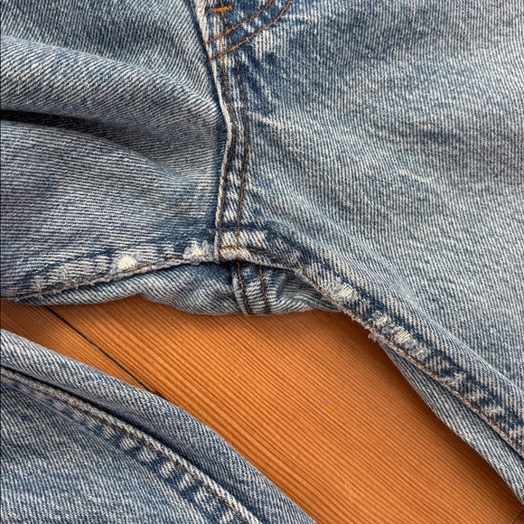 Beautiful mid blue vintage Levi’s 501 for women high rise made in Canada - Picture 6 of 6